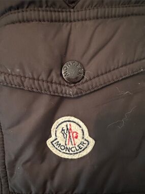 Moncler Puffer Jacket with Red & Navy Logo Patch comes with detachable hood!